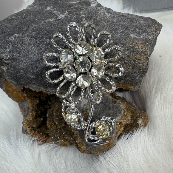 Vintage Silver Tone Rhinestone Daisy Flower Brooch - Picture 3 of 5
